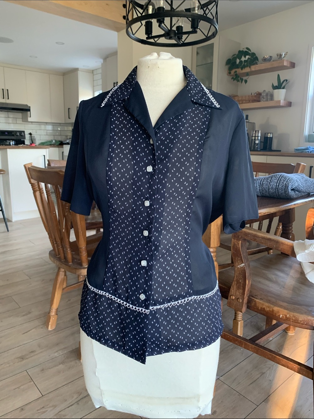 Vintage Button-Front Blouse delicate collar | waist adjustable | buttermom 90s